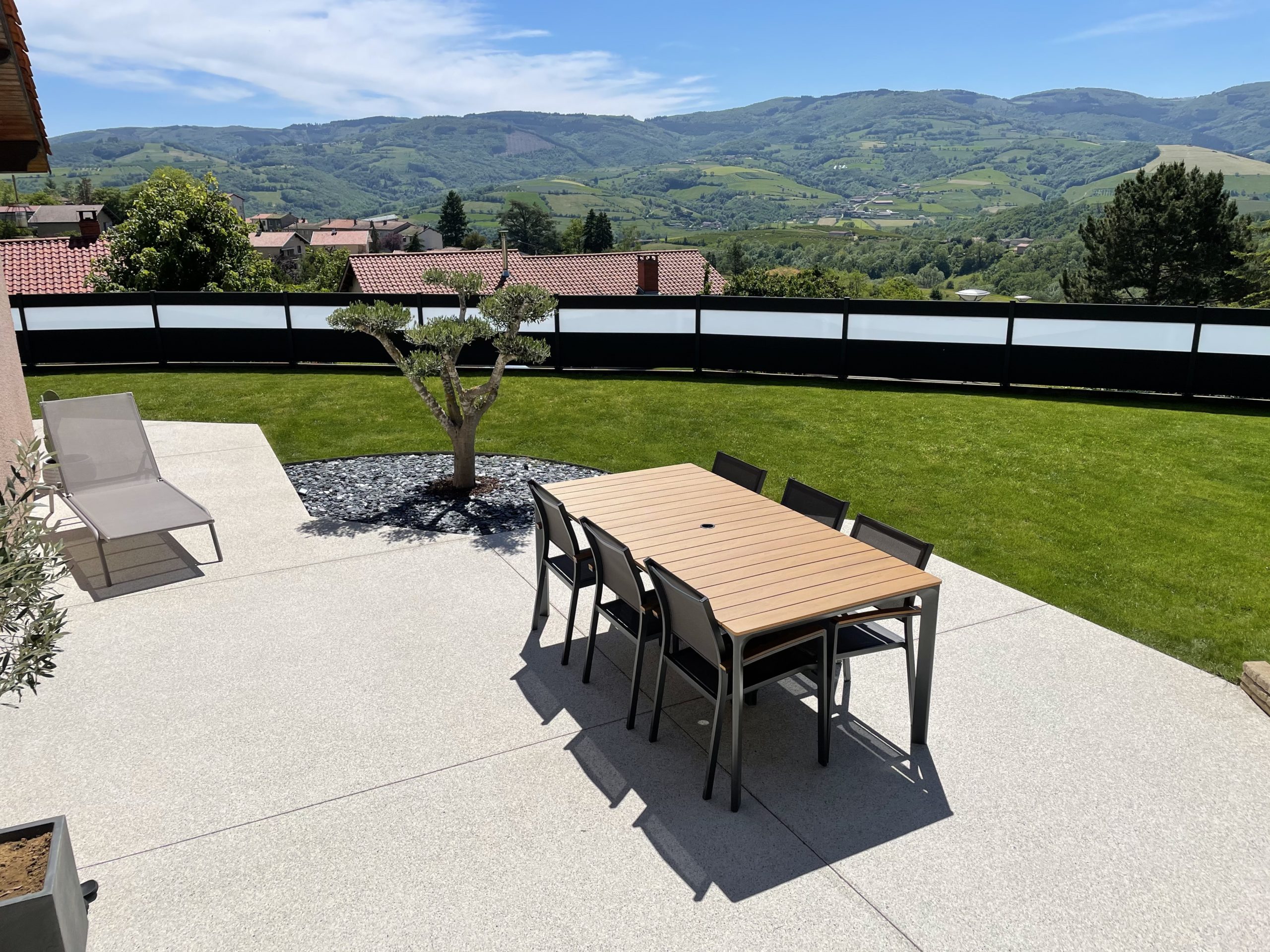 Réalisation terrasse en béton sablé